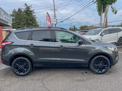 Used 2017 Ford Escape SE AWD/4WD image 8