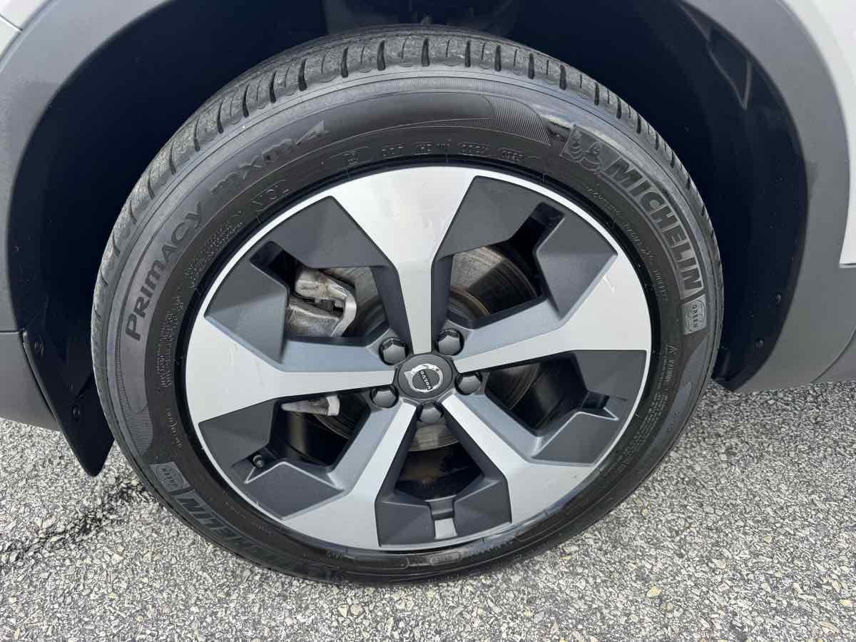 Used 2025 Volvo XC40 B5 Plus AWD/4WD image 34