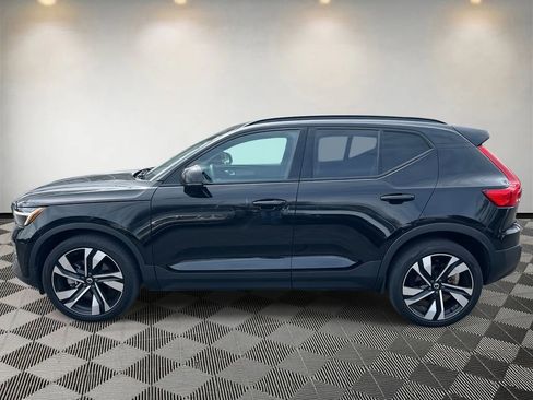 Used 2023 Volvo XC40 B4 Plus w/ Driver Assist Package image 6
