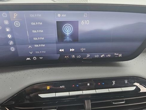 Used 2025 Buick Enclave Avenir AWD/4WD image 15