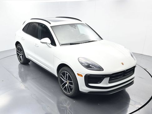 Certified 2023 Porsche Macan AWD/4WD image 38