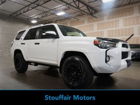Used 2016 Toyota 4Runner SR5 AWD/4WD image 1