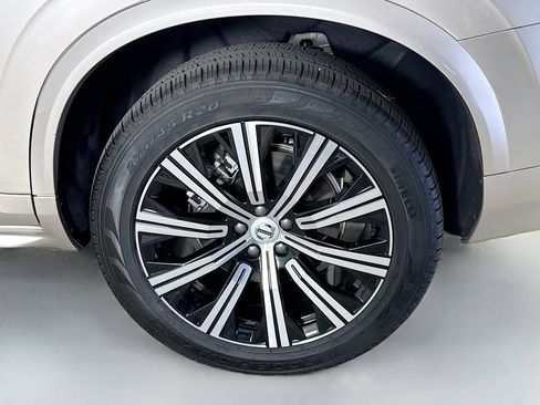 Certified 2025 Volvo XC90 B5 Core w/ Protection Package Premier AWD/4WD image 32