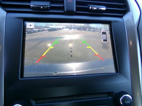 Used 2017 Ford Fusion SE w/ Fusion SE Technology Package image 16