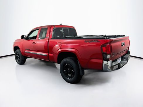 Used 2018 Toyota Tacoma SR5 AWD/4WD image 7
