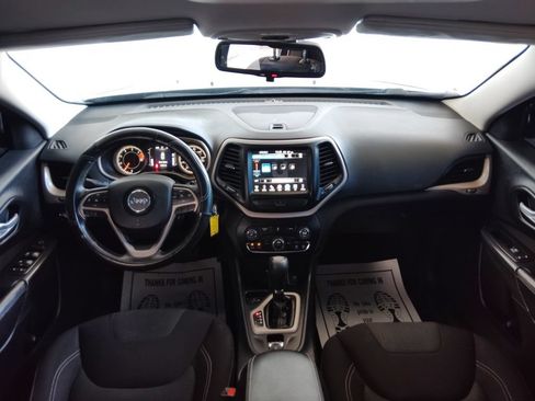 Used 2016 Jeep Cherokee Latitude w/ Comfort & Sound Group FWD image 27