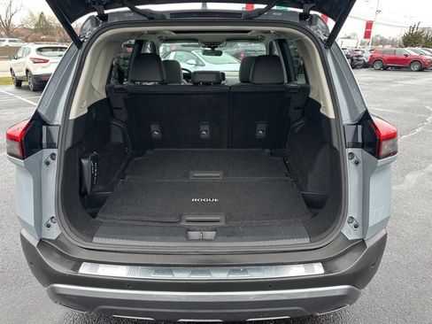 Used 2023 Nissan Rogue SL w/ SL Premium Package image 12