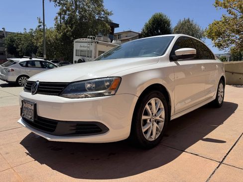 Used 2011 Volkswagen Jetta SE FWD image 5