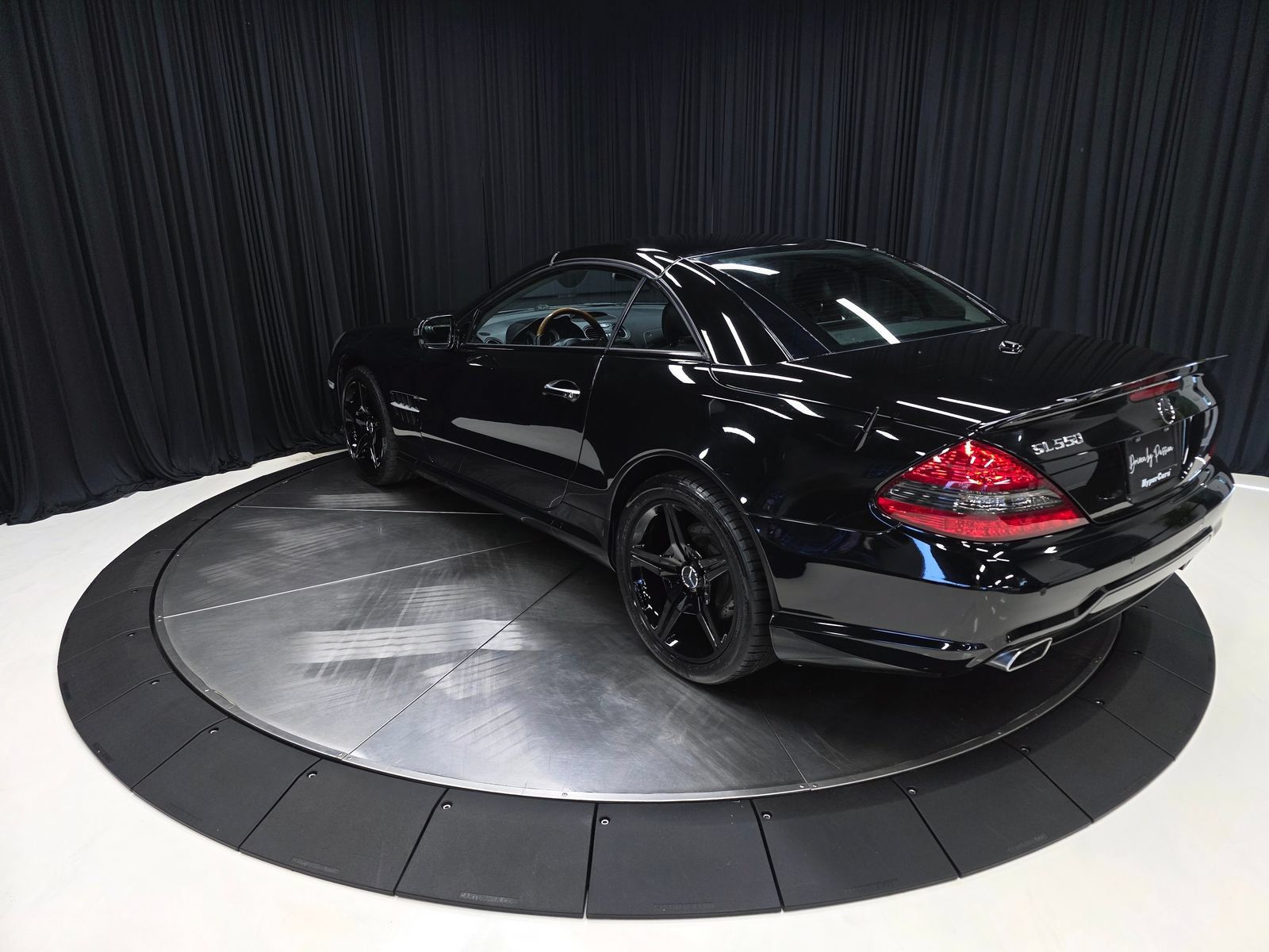 Used 2011 Mercedes-Benz SL 550 image 11