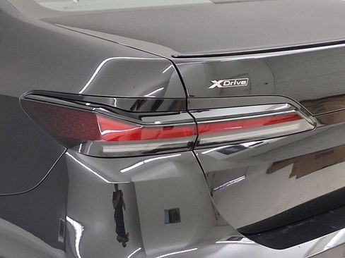 New 2026 BMW 750e xDrive w/ Premium Package image 11