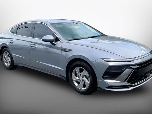Used 2025 Hyundai Sonata SE FWD image 3