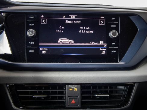 Used 2023 Volkswagen Taos SE w/ Panoramic Sunroof Package FWD image 41