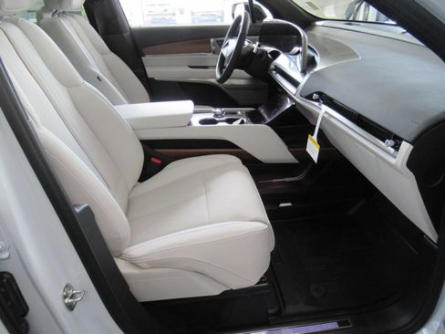 New 2027 Cadillac Vistiq Sport AWD/4WD image 9