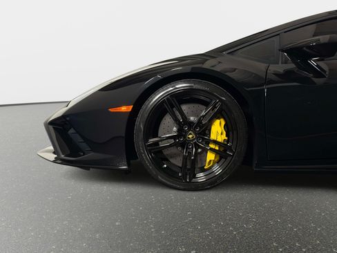 Used 2023 Lamborghini Huracan EVO RWD image 17