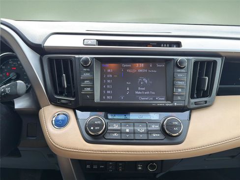 Used 2018 Toyota RAV4 Limited image 19