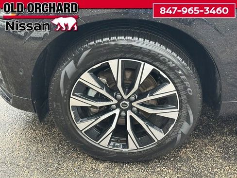 Used 2025 Volvo XC60 B5 Plus image 12