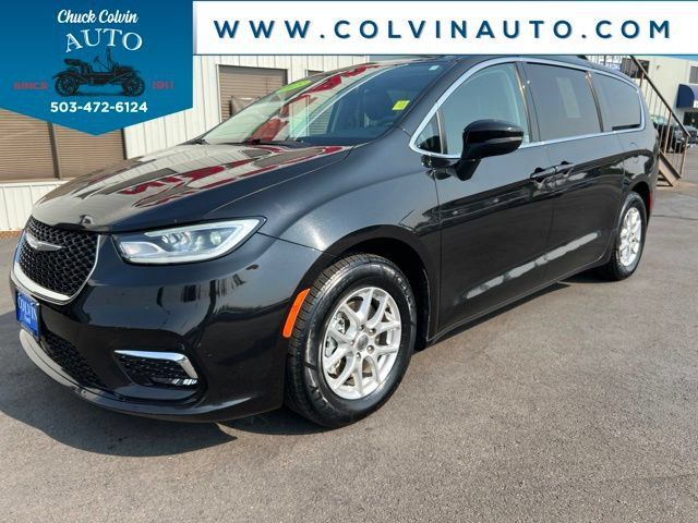 Used 2023 Chrysler Pacifica Touring-L FWD image 2