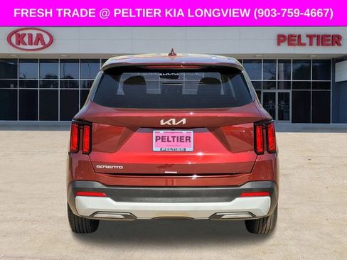 Used 2025 Kia Sorento LX FWD image 5