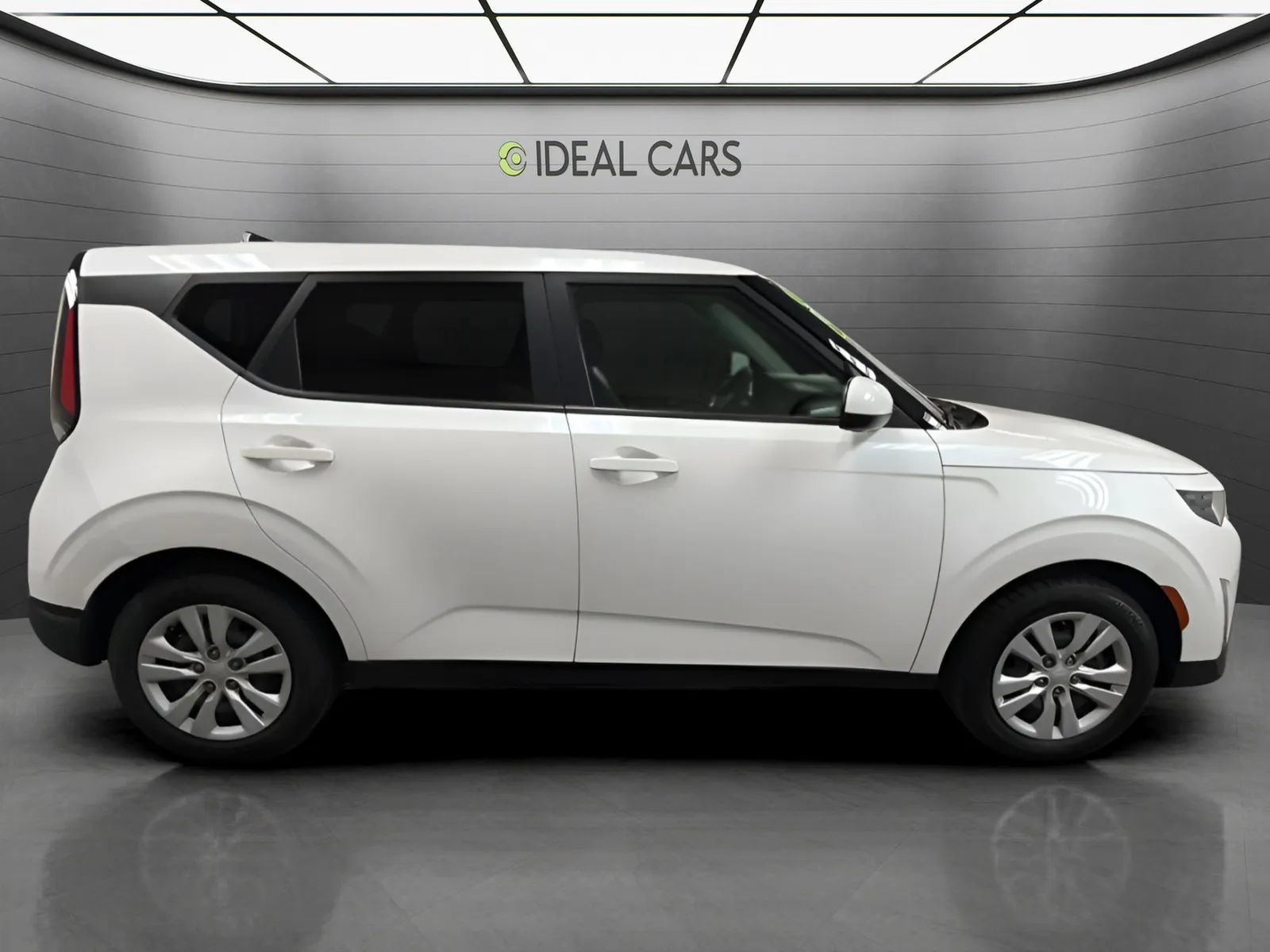 Used 2023 Kia Soul LX FWD image 4