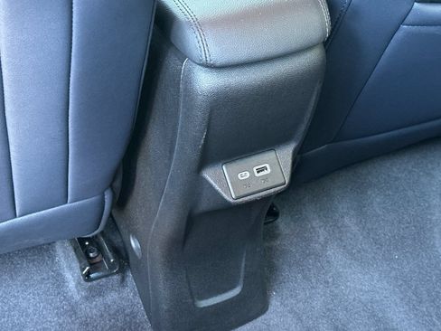 Used 2022 Chevrolet Bolt EUV LT w/ Convenience Package FWD image 43