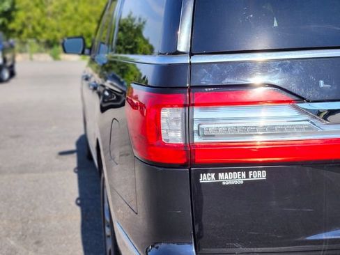 Used 2019 Lincoln Navigator L Select AWD/4WD image 9