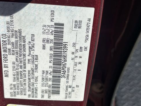 Used 2017 Ford Fusion SE FWD image 4