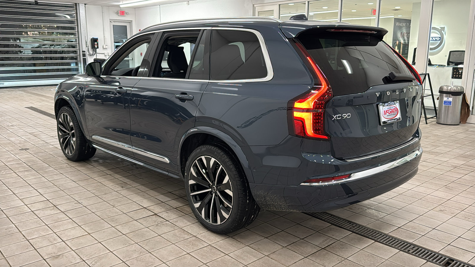 New 2026 Volvo XC90 T8 Plus w/ Protection Package Premier AWD/4WD image 7