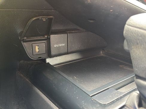 Used 2020 Toyota Camry LE w/ Carpet Mat Package image 24