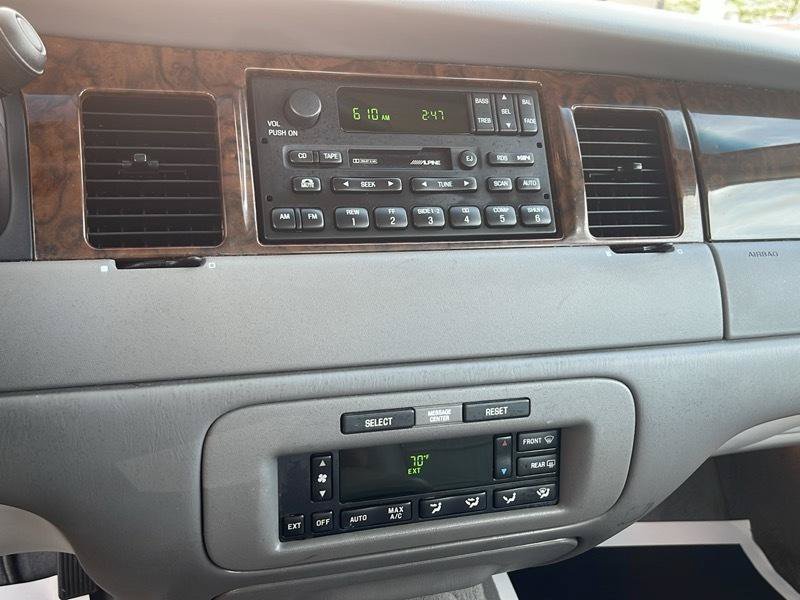 Used 1999 Lincoln Town Car Signature RWD image 32