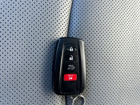 Used 2022 Toyota RAV4 Limited AWD/4WD image 33