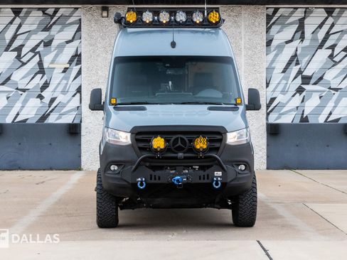 Used 2022 Mercedes-Benz Sprinter 2500 image 4