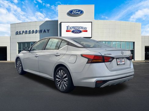 Used 2024 Nissan Altima 2.5 SV image 8