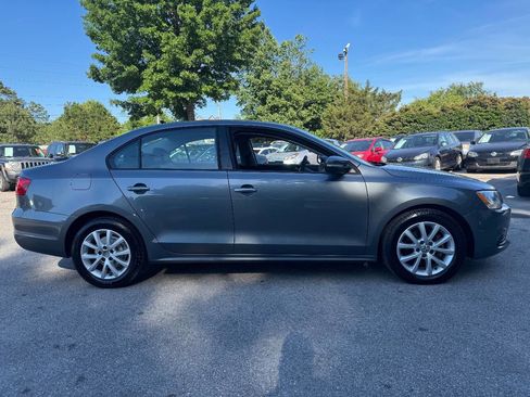 Used 2012 Volkswagen Jetta SE FWD image 6
