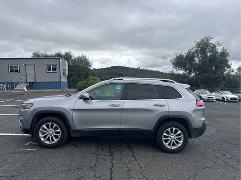 Used 2019 Jeep Cherokee Latitude w/ Popular Appearance Group AWD/4WD image 8