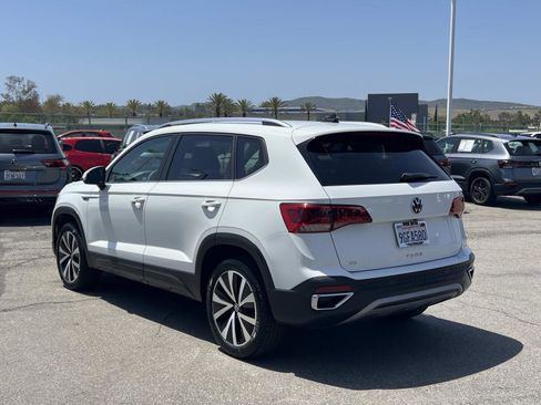 Certified 2023 Volkswagen Taos SE FWD image 3