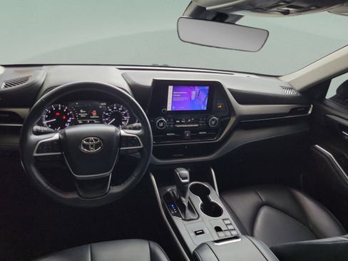 Certified 2023 Toyota Highlander XLE image 20