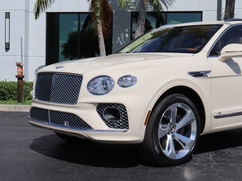 Used 2021 Bentley Bentayga AWD/4WD image 30
