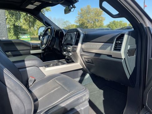 Used 2022 Ford F250 Lariat w/ Black Appearance Pkg image 34