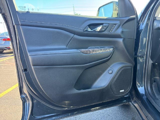 Used 2021 GMC Acadia Denali w/ Denali Technology Package FWD image 30