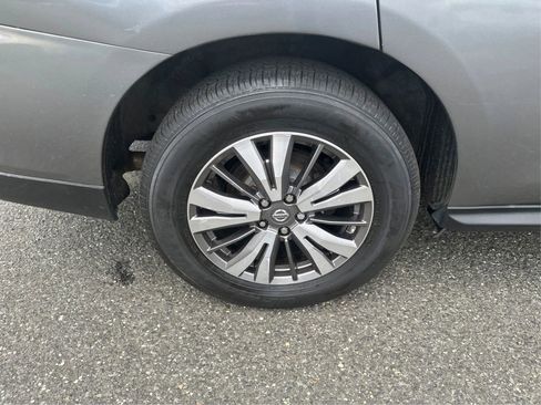 Used 2019 Nissan Pathfinder SV image 17