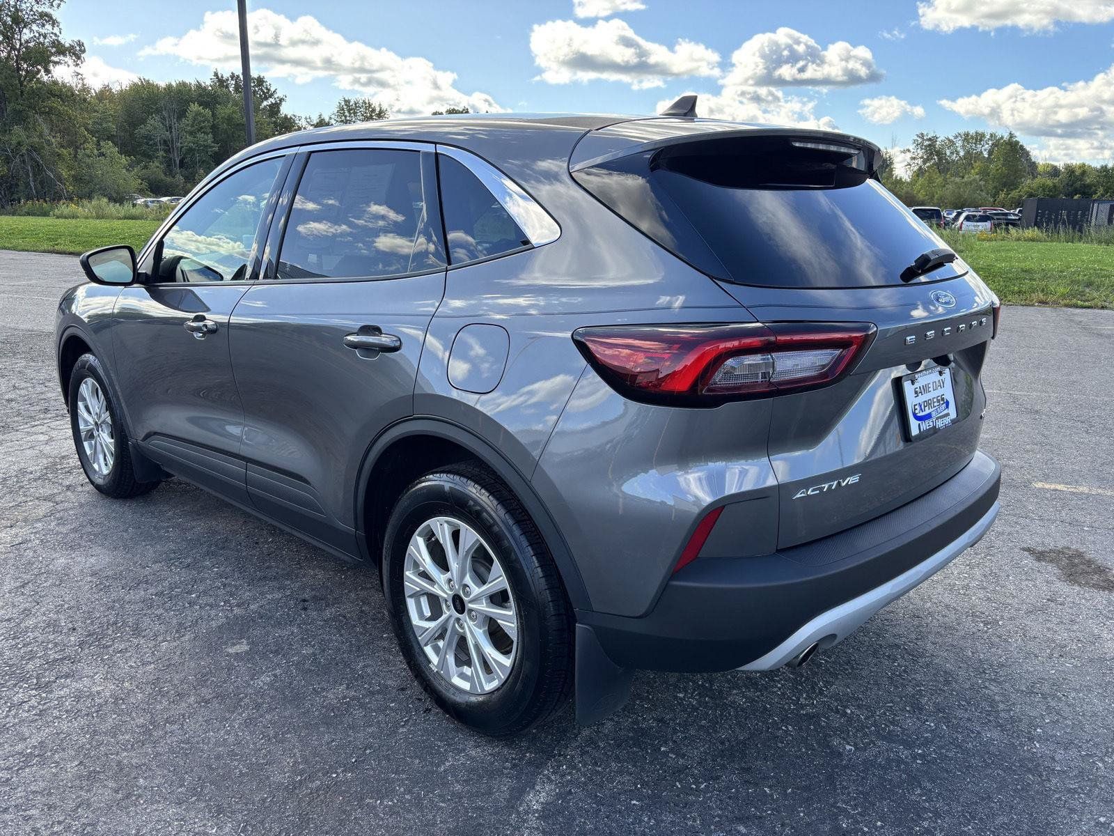 Used 2023 Ford Escape Active AWD/4WD image 5