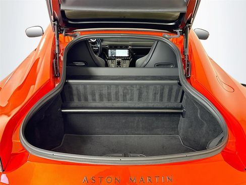 Used 2025 Aston Martin V8 Vantage Coupe image 24