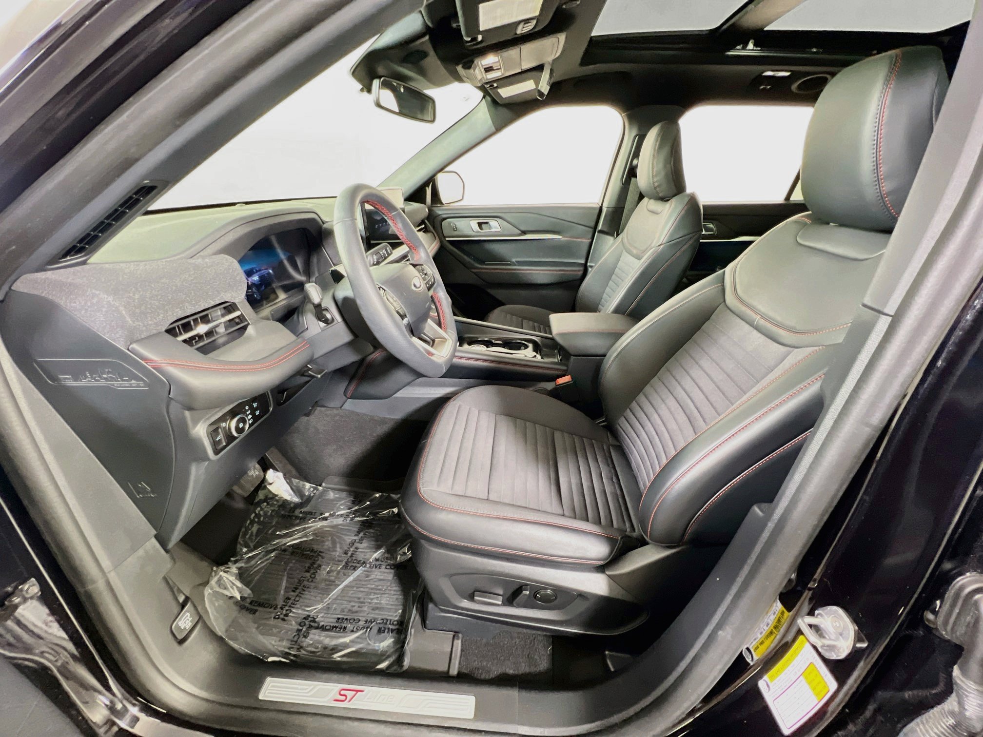 Used 2025 Ford Explorer ST-Line w/ Premium Package AWD/4WD image 21