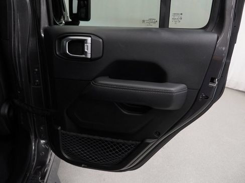 Used 2018 Jeep Wrangler Unlimited Sahara w/ Uconnect 4C Nav & Sound Group AWD/4WD image 48