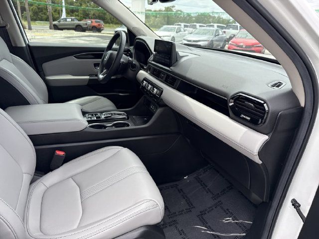 New 2025 Honda Pilot Touring image 19