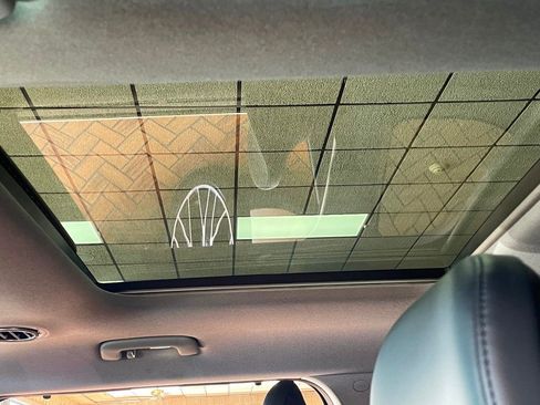 Used 2024 Kia EV9 Land image 23