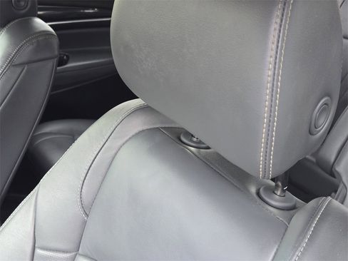 Used 2020 Buick Enclave Essence image 16