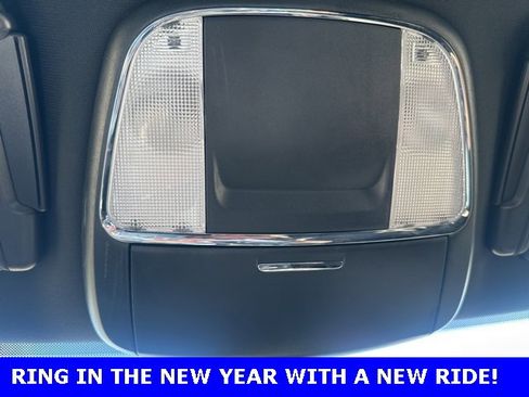 Used 2022 Dodge Charger SXT w/ Blacktop Package image 25