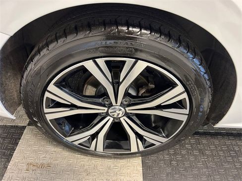 Used 2022 Volkswagen Passat 2.0T SE image 14