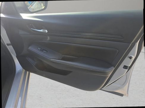 Used 2024 Nissan Altima 2.5 SV FWD image 20